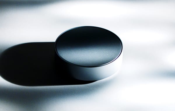 Phare smoke alarm mounted on ceiling — modern, minimal design